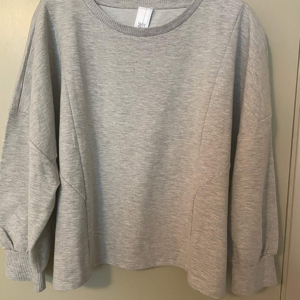 Wynne Lounge -lounge wear size large.